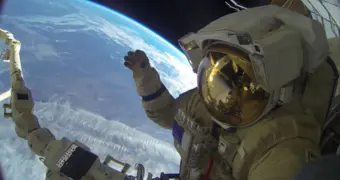 Почему космонавтам удаляют гланды и зубы мудрости еще до полета