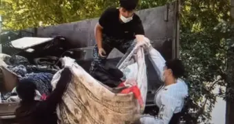 У казахстанки из квартиры вывезли 10 «КамАЗов» мусора (видео)