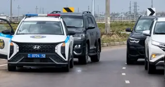 Полиция перекрыла дороги выезда из Актау для автомобилей с выпускниками