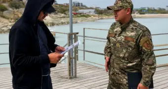 Под наблюдением спасателей: что происходит в Актау в день празднования последнего звонка