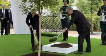 Зачем Путин и Токаев взялись за лопаты в центре Астаны