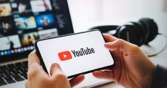 YouTube начал автоматически маркировать видео, созданные ИИ