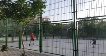 Дети играют на бетоне: площадки в Актау стали опасной зоной
