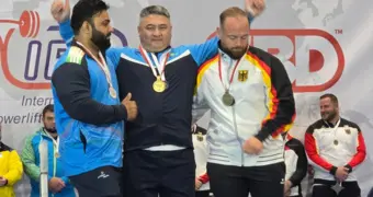 Тяжелоатлет из Актау Аскар Шоханов стал четырехкратным абсолютным чемпионом мира по жиму лежа
