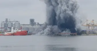 Взрыв в прямом эфире: атака морских дронов парализовала крупнейший порт Румынии