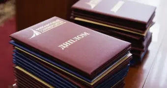 Иностранные вузы в Казахстане заставили выдавать настоящие дипломы