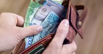 В Казахстане придумали новый план борьбы с бедностью: почему граждане недополучают половину заработанного