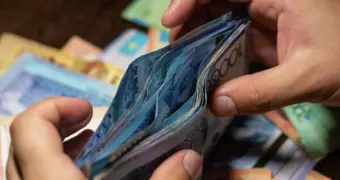Индексация окладов, рост МЗП и льготы по ипотеке: как изменятся доходы казахстанцев
