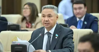 Председатель партии "Ак жол" Азат Перуашев заявил о сложении полномочий