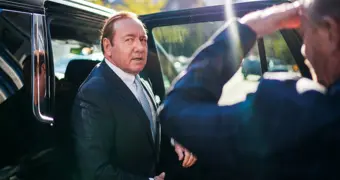 «У меня отключили свет за неуплату»: Кевин Спейси шокировал Собчак признанием о нищете после судов