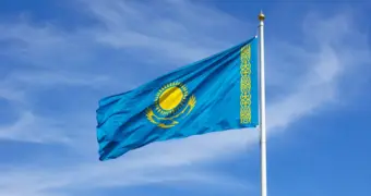 Куда исчез главный флаг в Актау?