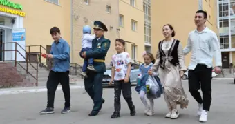 Деньги в семью: военным в Казахстане разрешили снимать и покупать квартиры у родных в 2026 году