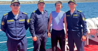 Пограничники спасли мужчину в Каспийском море