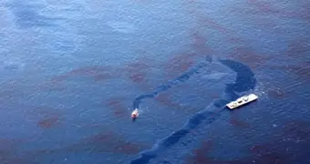 В Каспийском море произошла утечка нефти