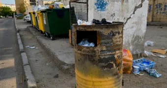 Бочки для хлебных отходов в Актау превратили в мусорки
