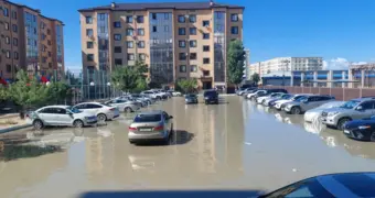 «После каждого дождя - озеро»: жители ЖК в Актау опасаются за свои дома