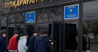 Школьникам Мангистау показали суд над наркопреступником