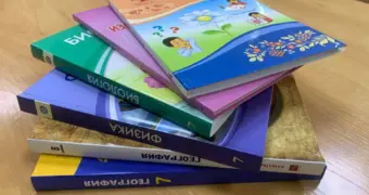 Казахстанские школы рискуют встретить 1 сентября без учебников: в чем причина?