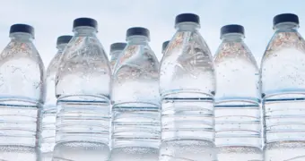 Почему в жару нельзя пить слишком много воды: эксперт объяснила скрытую угрозу