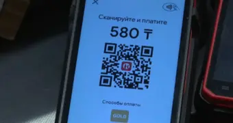 Казахстанцам больше не придется вводить данные карты: в стране появится оплата по QR в интернет-магазинах