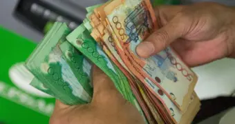 Кому в Казахстане жить хорошо? Карта зарплат по регионам и сферам деятельности