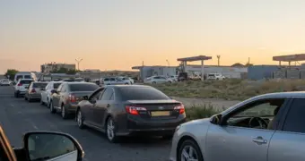 «Стоим по два часа»: водители Актау вновь жалуются на дефицит газа