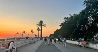 Светодиодную арку убрали с набережной Актау: в акимате рассказали, что будет вместо нее