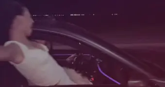 Видео опасной поездки девушек в Мангистау обсуждают в соцсетях