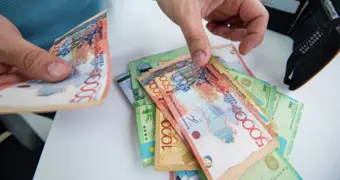 Нацбанк предупредил казахстанцев о фальшивых купюрах номиналом 2000, 5000 и 10 000 тенге