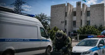 К зданию суда в Актау стянули полицию и саперов: что произошло