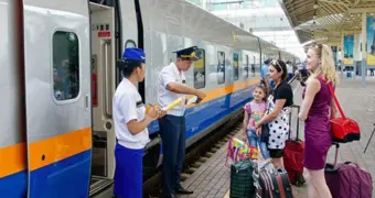 «Черный список» для чемоданов: что категорически запрещено провозить в поездах Казахстана