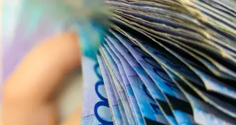 Экономист призвал казахстанцев готовить себе вторую пенсию