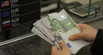 Казахстанцы массово скупают наличную валюту: спрос на евро взлетел в 23 раза