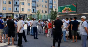 Без электричества, воды и лифтов: жильцы ЖК в Актау требуют наказать застройщика