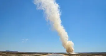 Гигантский вихрь поднялся близ Актау: необычное явление сняли на видео