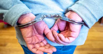 Конфликт на набережной Актау: агрессивному мужчине назначили 30 суток ареста