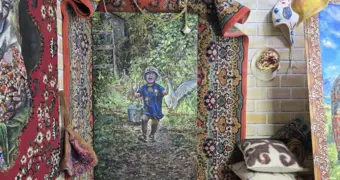Мем превратился в искусство: художница из Актау создала картину по вирусному видео с мальчиком и гусем
