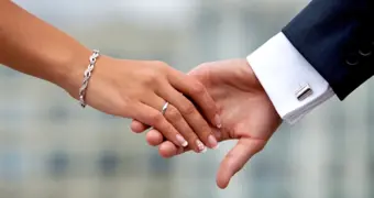 Психолог назвала самый счастливый брак для женщин
