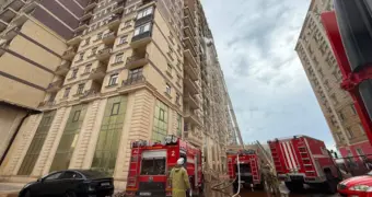 В Актау пожар произошел сразу в двух квартирах ЖК «Maek Kuat Residence»: спасены 8 человек
