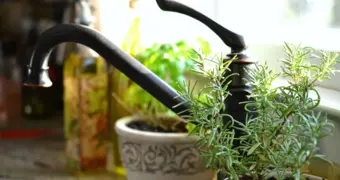 В одном из микрорайонов Актау временно отключили питьевую воду