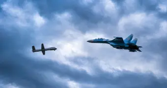 Что происходит в небе близ Актау? Жители заметили истребитель и беспилотник