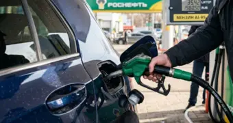 В Оренбургской области бензин начали отпускать по последней цифре госномера