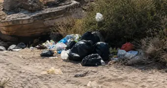 «Позор, слов больше нет»: отдыхающие превратили уголок Мангистау в свалку