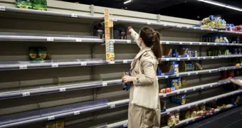 Продукты могут исчезнуть с полок: экономист предупредил о последствиях заморозки цен в Казахстане