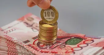 Казахстанцы достали сбережения и понесли их в банки: куда вкладывают деньги
