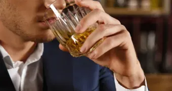 Правда ли, что пьяный всегда говорит правду: психиатр объяснила, что происходит на самом деле