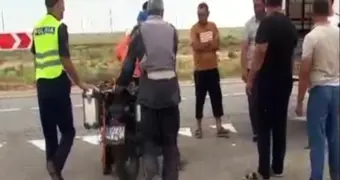 Полицейский патруль помог испанским туристам на трассе в Мангистау