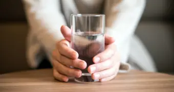 «Чем больше, тем лучше» не работает: сколько воды на самом деле нужно человеку