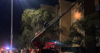 Пожар в многоэтажке Жанаозена: 50 человек эвакуировали