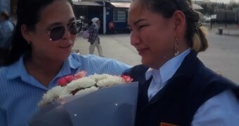 Билет в новую жизнь: кондуктору с тремя детьми подарили сертификат на дом в Мангистау
